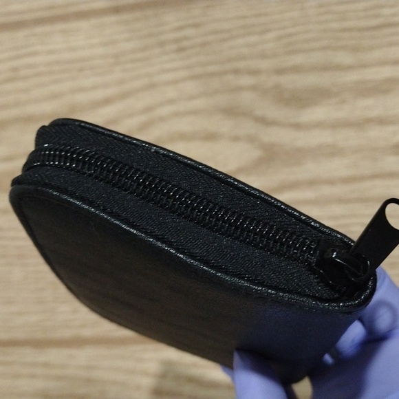 NWOT Black Faux Leather Small Zipper Arround Wallet 5 x 4 inches - Picture 3 of 7